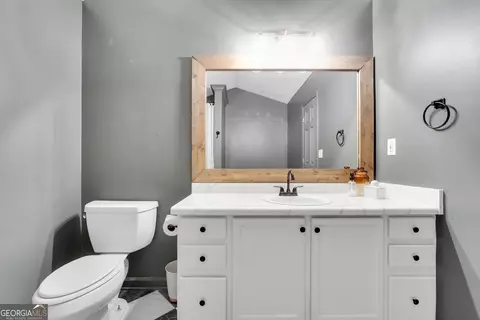 Bath - 156 Meadow View Dr, Jackson, GA 30233 photo 2 of 4