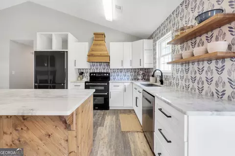 Kitchen - 156 Meadow View Dr, Jackson, GA 30233 photo 5 of 9