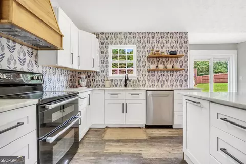 Kitchen - 156 Meadow View Dr, Jackson, GA 30233 photo 3 of 9