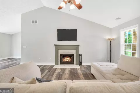 Living - 156 Meadow View Dr, Jackson, GA 30233 photo 4 of 6