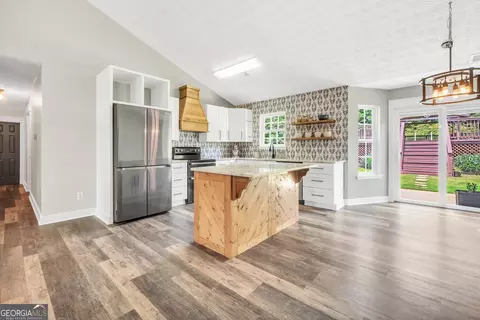 Kitchen - 156 Meadow View Dr, Jackson, GA 30233 photo 7 of 9