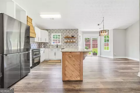 Kitchen - 156 Meadow View Dr, Jackson, GA 30233 photo 8 of 9