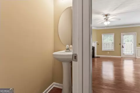 Entry Way - 3813 Augustine Pl, Rex, GA 30273 photo 2 of 4