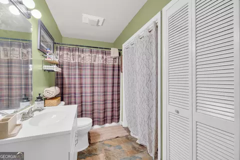 Bath - 213 Hidden Lakes Dr, Toccoa, GA 30577 photo 8 of 9