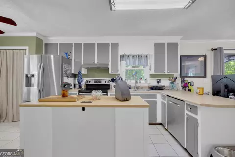 Kitchen - 213 Hidden Lakes Dr, Toccoa, GA 30577 photo 7 of 7