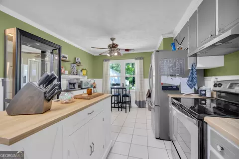 Kitchen - 213 Hidden Lakes Dr, Toccoa, GA 30577 photo 5 of 7