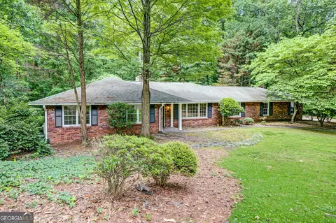 105 Stewart Dr, Sandy Springs, GA 30342