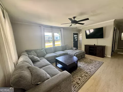 Living - 103 Jackson St, Byron, GA 31008 photo 2 of 2