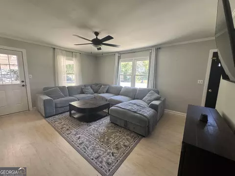 Living - 103 Jackson St, Byron, GA 31008 photo 1 of 2