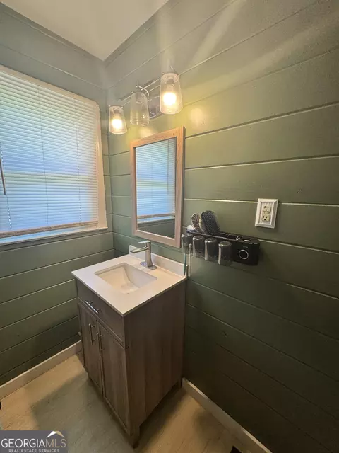 Bath - 103 Jackson St, Byron, GA 31008 photo 6 of 6