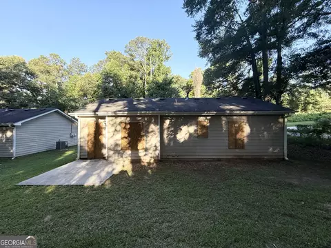7133 Pineview Dr SW, Covington, GA 30014 photo 2
