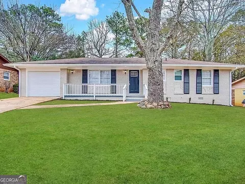 929 Pine Roc Dr, Stone Mountain, GA 30083