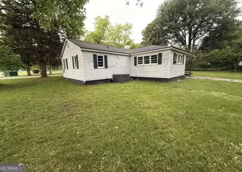 105 Jackson St, Byron, GA 31008