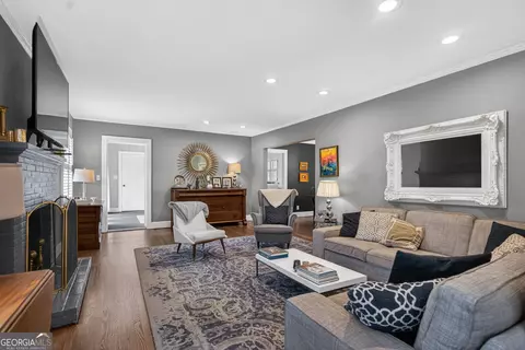 Living - 421 Ridgecrest Rd, Lagrange, GA 30240 photo 1 of 3