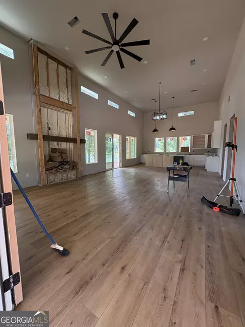 Living - 224 Walters Rd, Barnesville, GA 30204 photo 1 of 2
