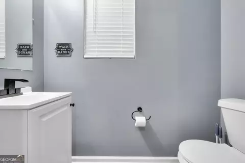 Bath - 470 Old Tree Dr, Jackson, GA 30233 photo 1 of 5