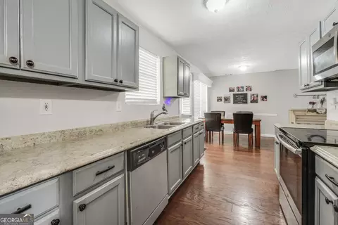 Kitchen - 470 Old Tree Dr, Jackson, GA 30233 photo 4 of 4