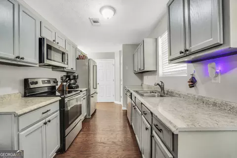 Kitchen - 470 Old Tree Dr, Jackson, GA 30233 photo 1 of 4
