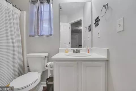 Bath - 470 Old Tree Dr, Jackson, GA 30233 photo 2 of 5