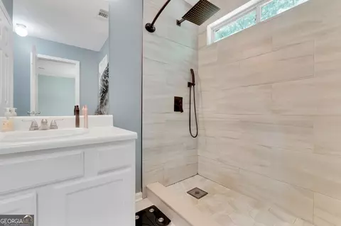Bath - 470 Old Tree Dr, Jackson, GA 30233 photo 5 of 5