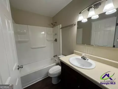 Bath - 112 Barbara Dr, Warner Robins, GA 31093 photo 1 of 4
