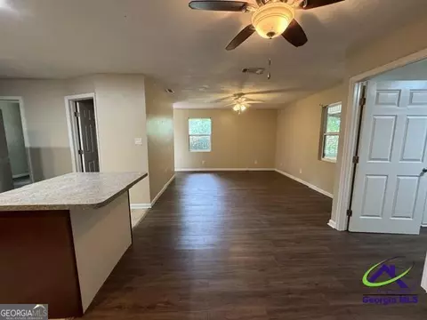 Living - 112 Barbara Dr, Warner Robins, GA 31093 photo 1 of 1