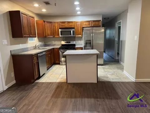 Kitchen - 112 Barbara Dr, Warner Robins, GA 31093 photo 1 of 2