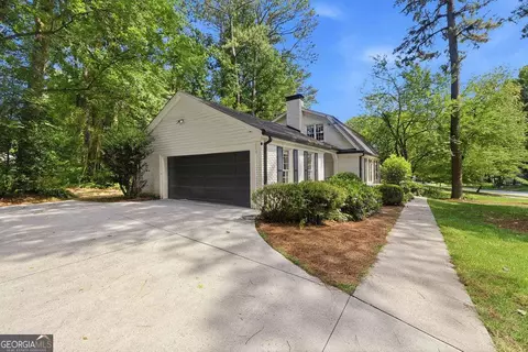 4943 Vernon Oaks Dr, Dunwoody, GA 30338