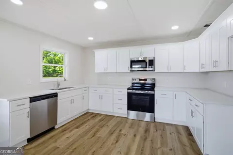Kitchen - 230 Arrow Point Rd, Jackson, GA 30233 photo 1 of 2
