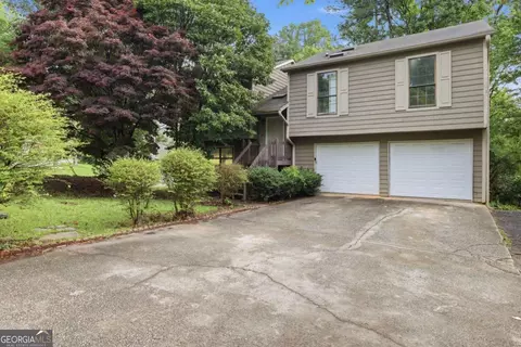 1648 Olde Oak Dr, Lithia Springs, GA 30122