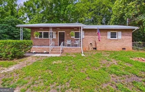 910 Perry Dr, Macon, GA 31217