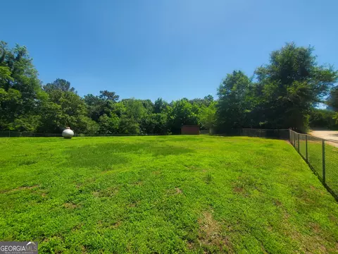 Exterior - 2021 Red Hill Rd, Carnesville, GA 30521 photo 2 of 9