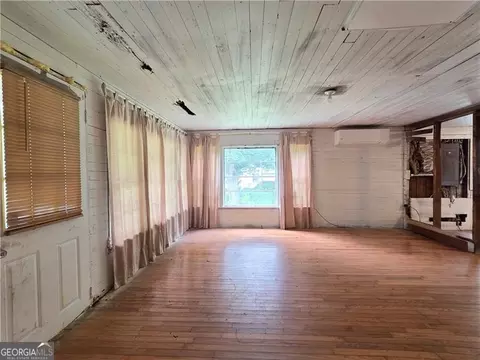 Living - 4511 Us-411, Rydal, GA 30171 photo 3 of 8