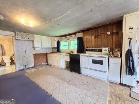 Kitchen - 4511 Us-411, Rydal, GA 30171 photo 1 of 1