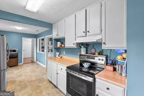 Kitchen - 62 Maley Rd, Lagrange, GA 30240 photo 2 of 4