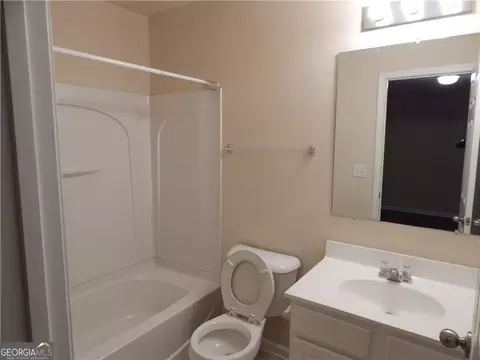 Bath - 2199 Landing Walk Dr, Duluth, GA 30097 photo 1 of 5