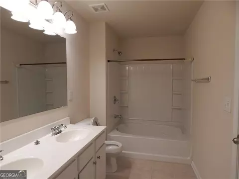 Bath - 2199 Landing Walk Dr, Duluth, GA 30097 photo 4 of 5