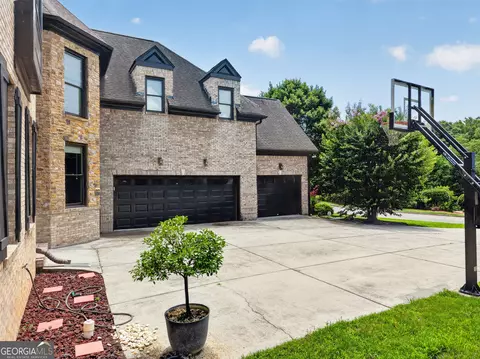 585 Settles Brook Ct, Suwanee, GA 30024 photo 4