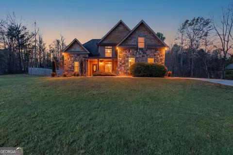 130 Maple Dr, Commerce, GA 30529