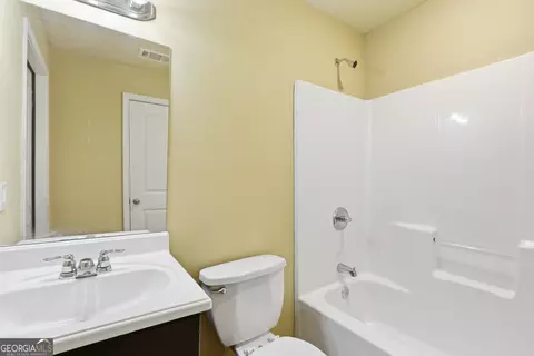 Bath - 130 Maple Dr, Commerce, GA 30529 photo 6 of 6