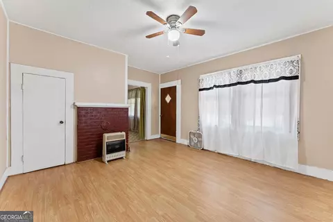Living - 76 Park St, Commerce, GA 30529 photo 2 of 3