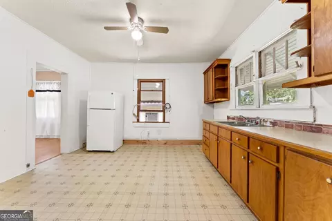 Kitchen - 76 Park St, Commerce, GA 30529 photo 2 of 3