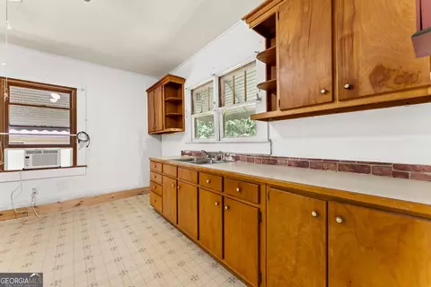 Kitchen - 76 Park St, Commerce, GA 30529 photo 3 of 3