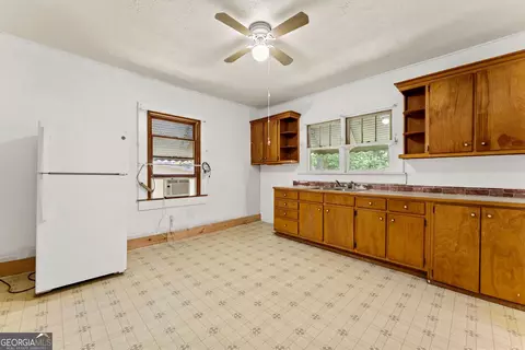 Kitchen - 76 Park St, Commerce, GA 30529 photo 1 of 3