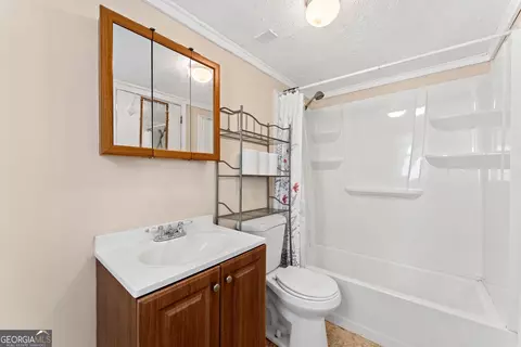Bath - 76 Park St, Commerce, GA 30529 photo 2 of 2