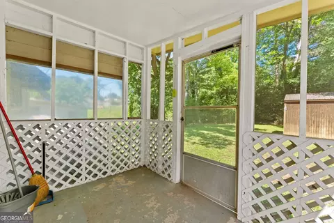 Exterior - 76 Park St, Commerce, GA 30529 photo 6 of 14