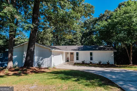 121 Eastlake Dr, Warner Robins, GA 31093