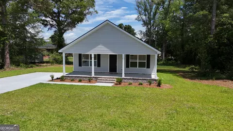 103 Continental St, Glennville, GA 30427