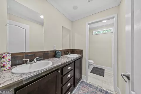 Bath - 205 Hope Dr, Comer, GA 30629 photo 3 of 3