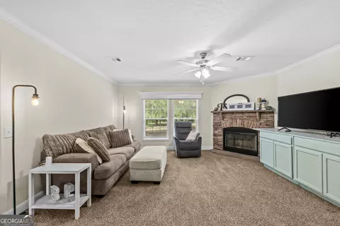 Living - 205 Hope Dr, Comer, GA 30629 photo 2 of 2